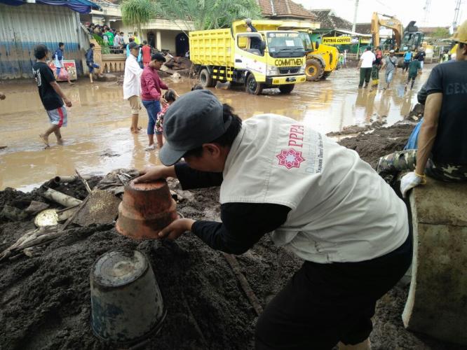 Aksi KASIH untuk Korban Banjir Bandang Banyuwangi
